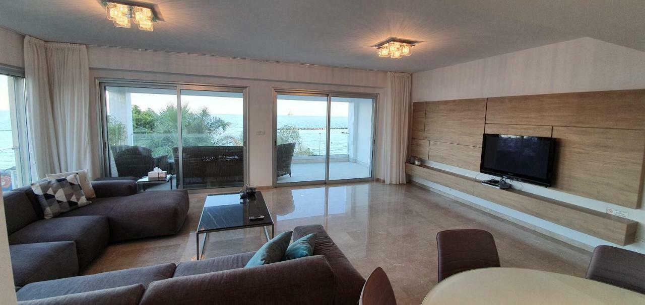 Pegasus Beach Front Apartamento Limassol Exterior foto