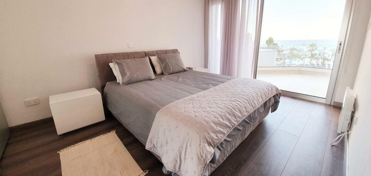 Pegasus Beach Front Apartamento Limassol Exterior foto